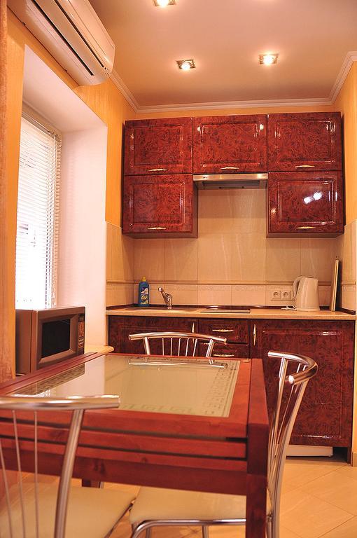 Apartments Lesi Ukrainki 25 Lviv Buitenkant foto